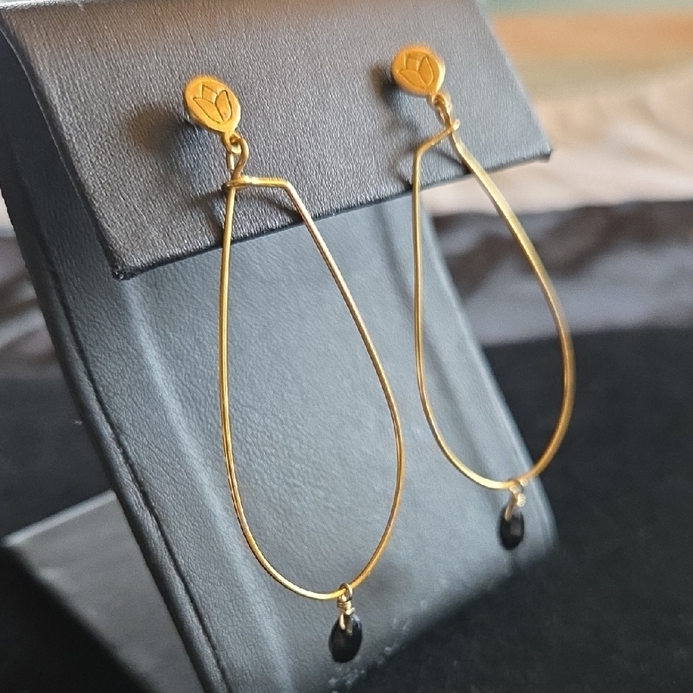 Satya Earrings - Picture 3 of 4